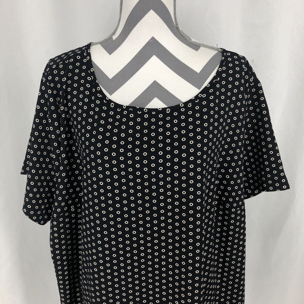 Ava & Viv Black Geometric Dot Short Sleeve Back Button Up Blouse 3X Plus NWT